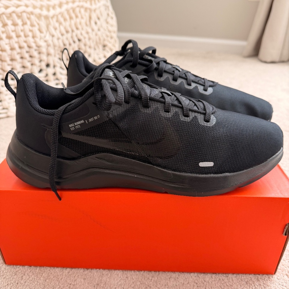 Men’s black Nike shoes 11.5 New in box